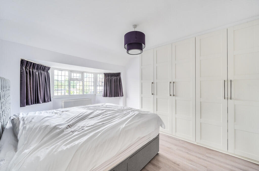 1333982-23-68ad8a...