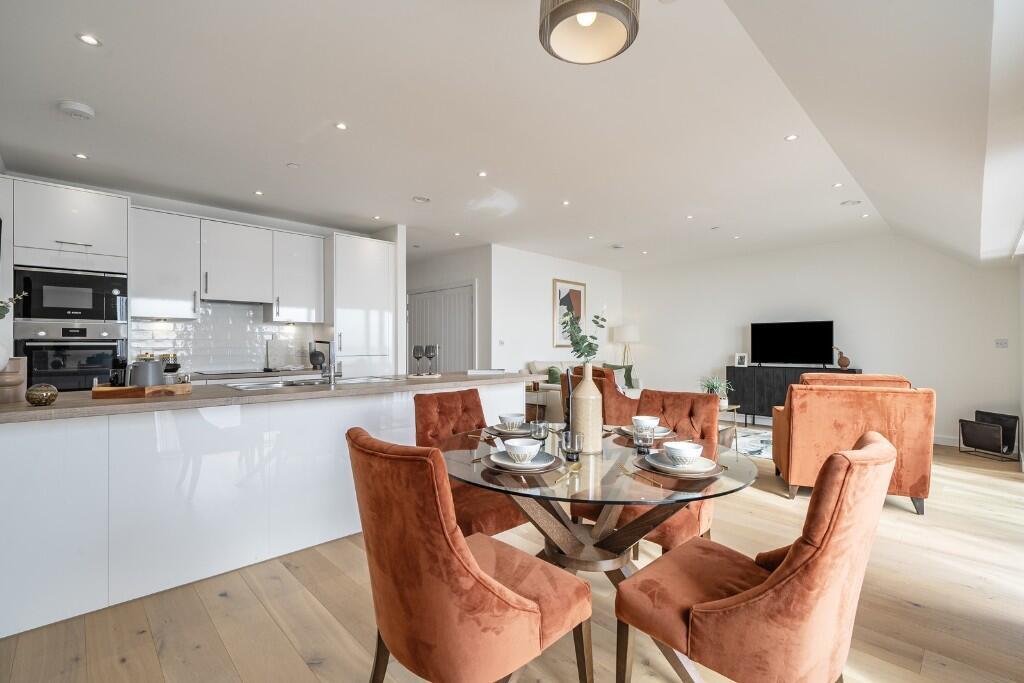 Kitchen / Dining
