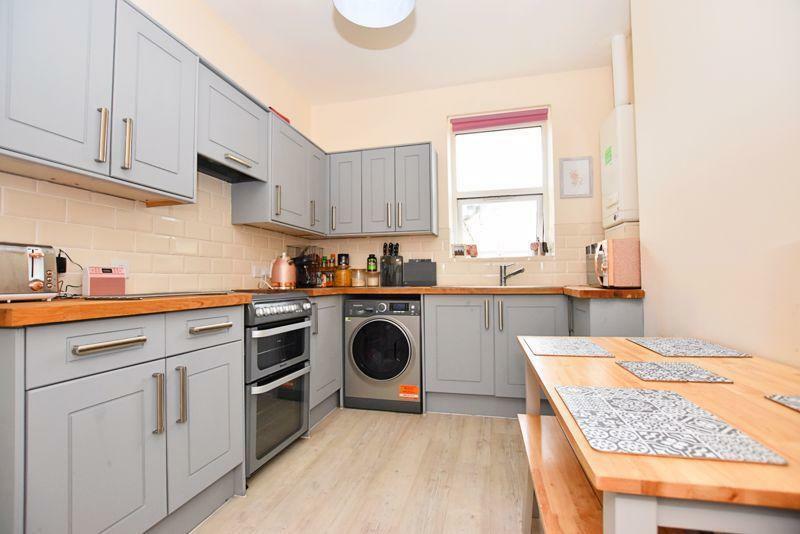 14 Pom Kitchen.jpg