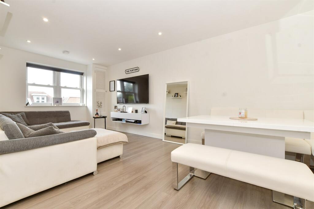 Living Room / Kitchen