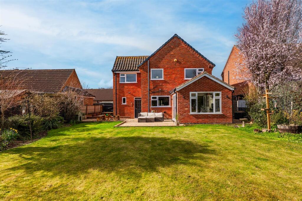 12 Castle Close-6.jpg