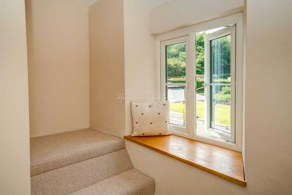 Rhiwbina Hill, Cardiff, HernCrabtree (37).jpg