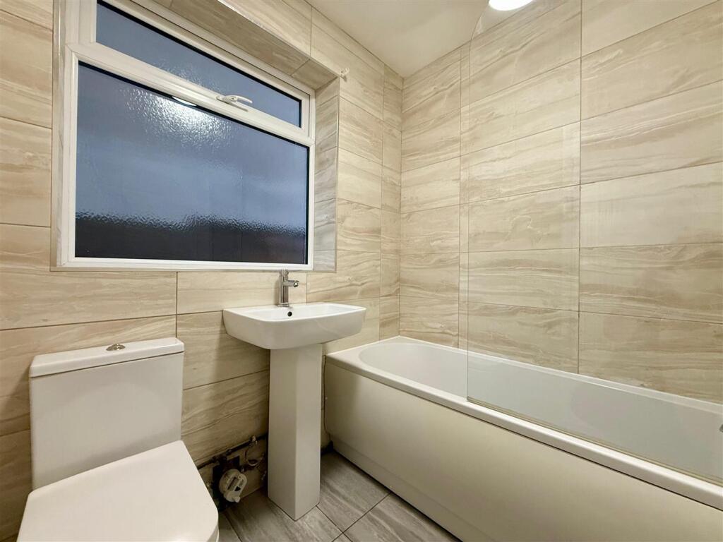 Bathroom  (3).jpg