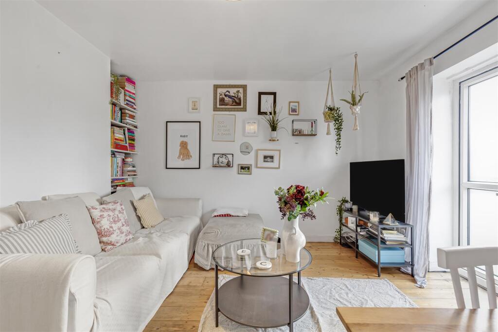 James_anderson-flat_111__chertesy_court-sw14__2_.j