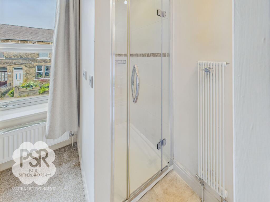 Main Bedroom - En-Suite Shower