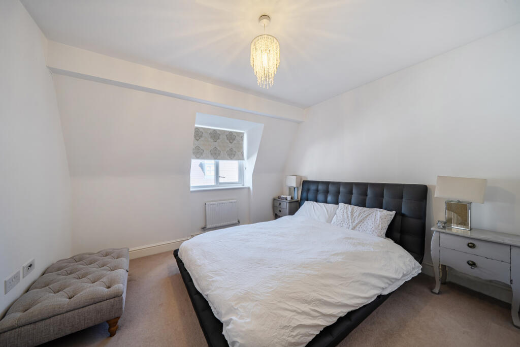 1346779-4-68dbc9d...