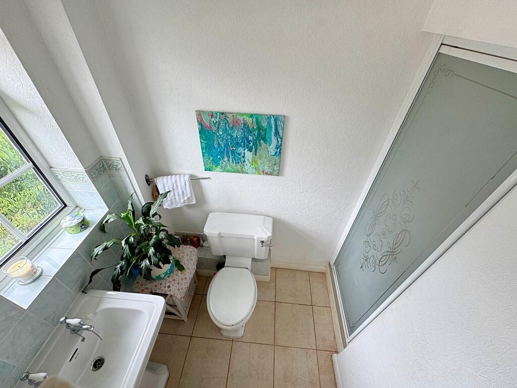 Ensuite shower ro...