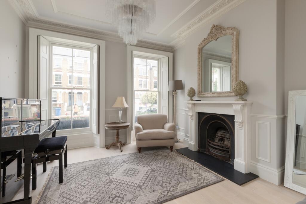 Trafalgar Avenue ...