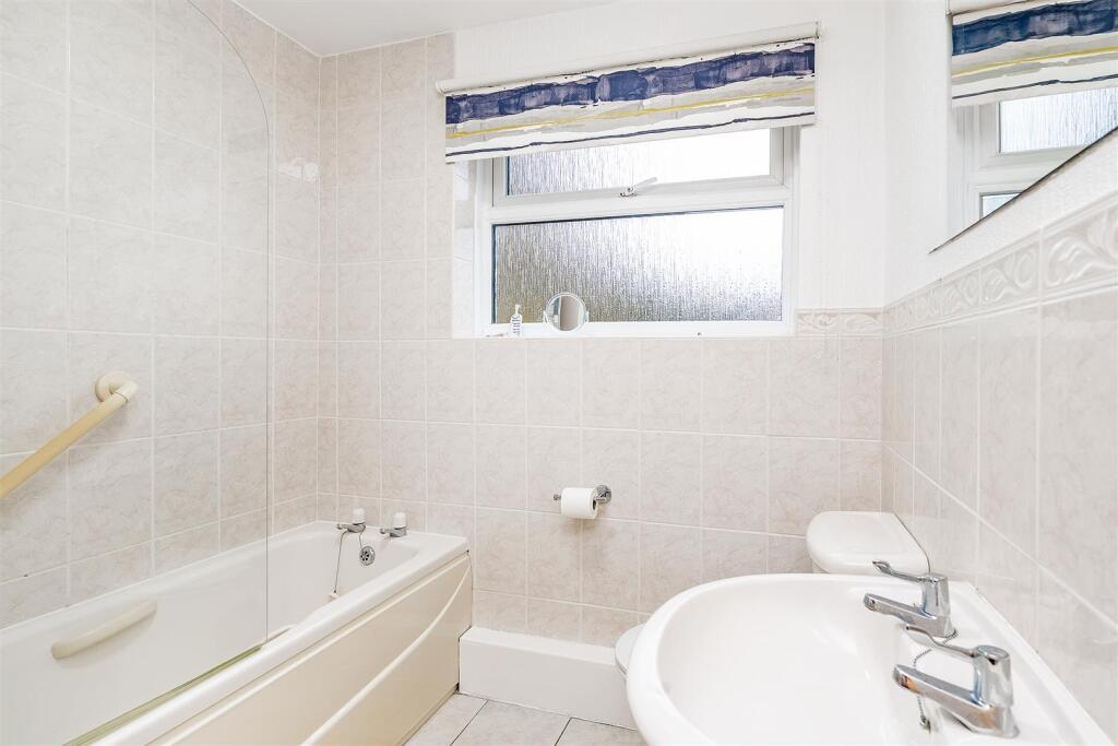32 Croftleigh Gardens_9.jpg