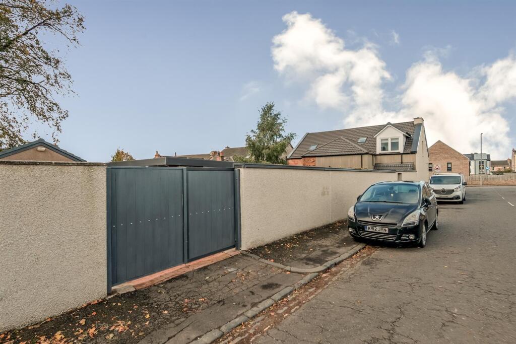 042-23 East Academy Street Wishaw, ML2 8BG.jpg