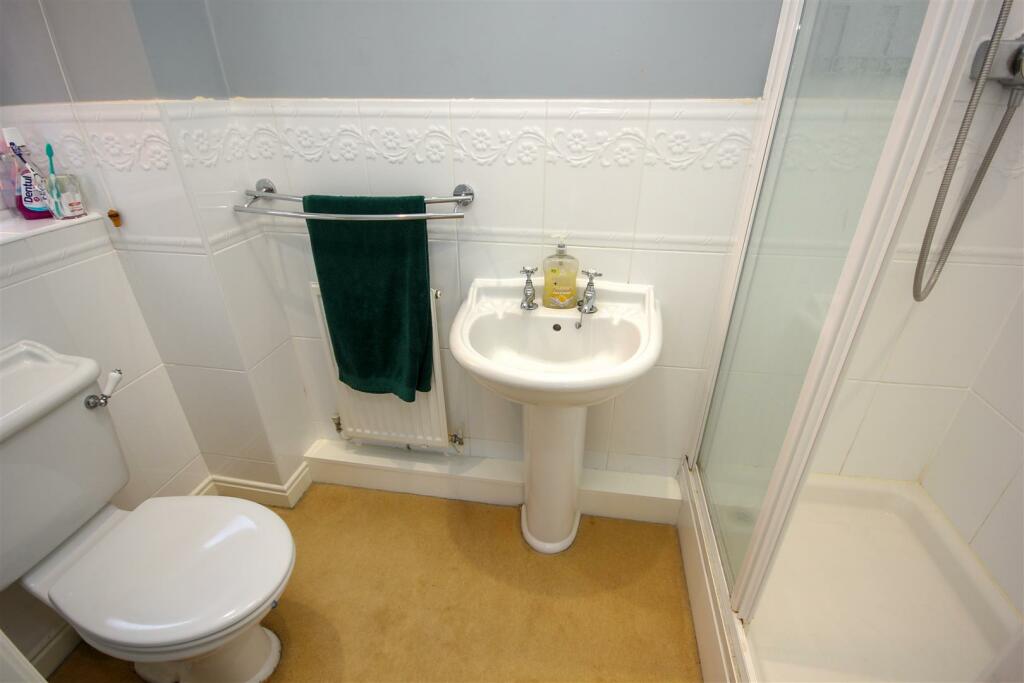 En-suite 2.jpg