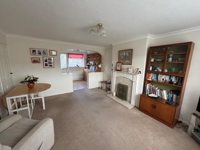 Lounge/Dining Area