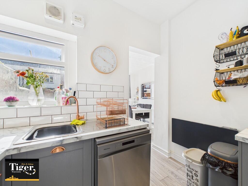 CAM02176G0-PR0544...