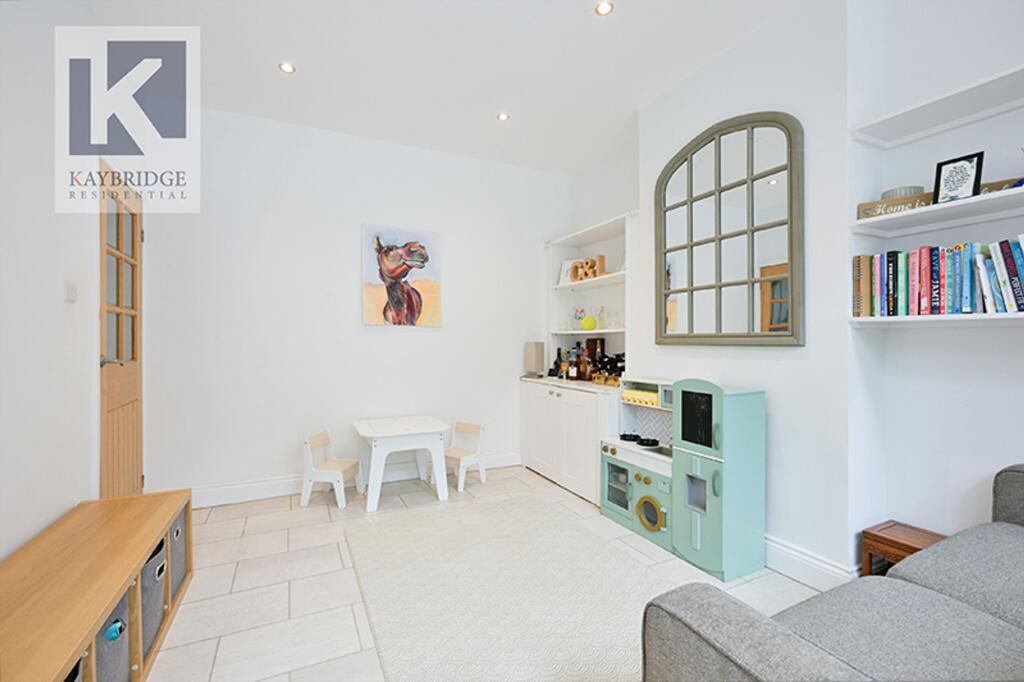 Stoneleigh Avenue, Worcester Park - KT4 8YB