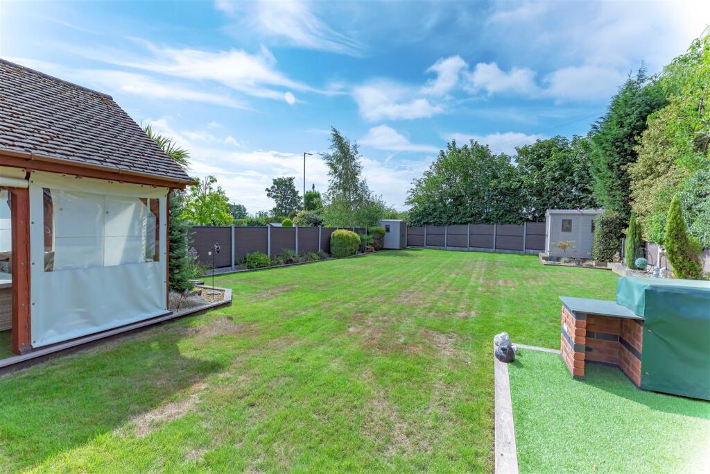 Rear Garden 1 SAPL8264-20250731-DxO_DeepPRIME XD2s