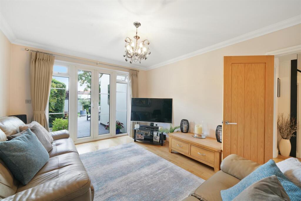 8 Dean Court - QciRnmZ0uINeD07JRAeK.jpg