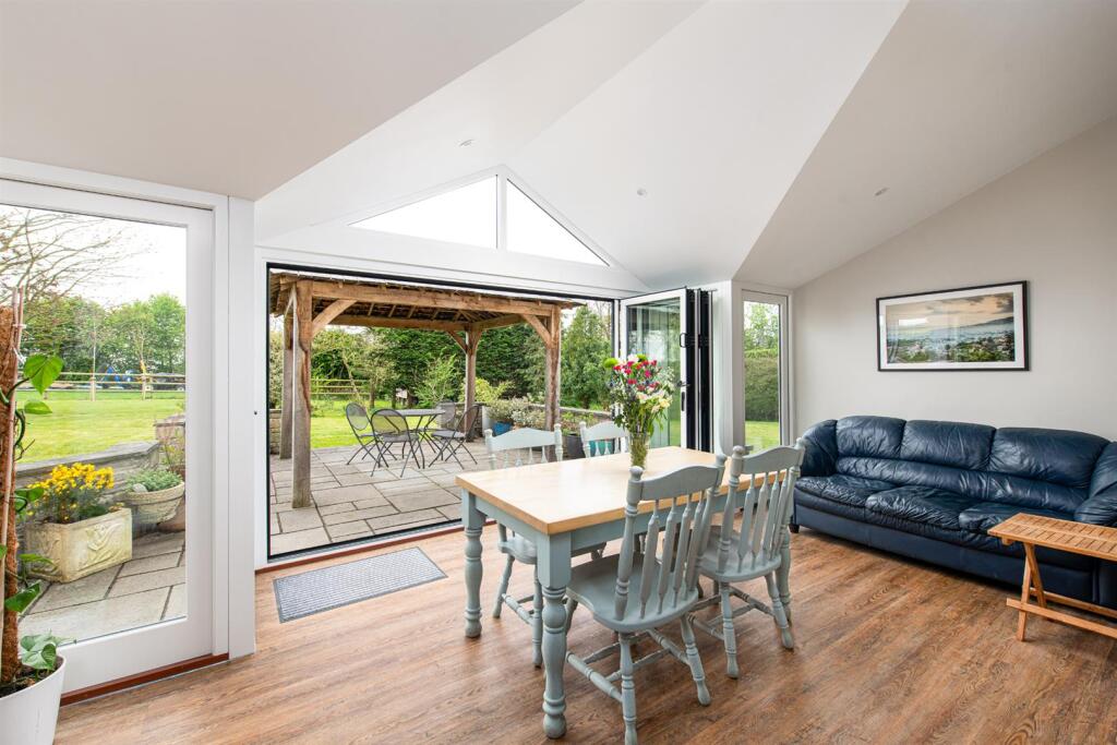Breakfast_Room_2.jpg