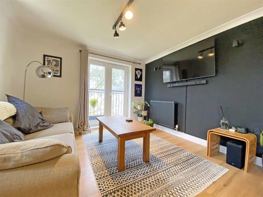 Echo Crescent 84 - Living Room.jpg