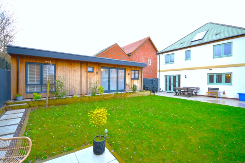 annexe and garden