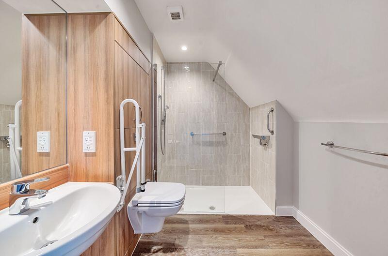 First bedroom ensuite