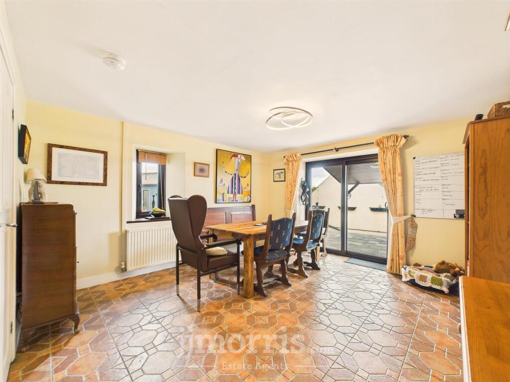 Breakfast/Family Room