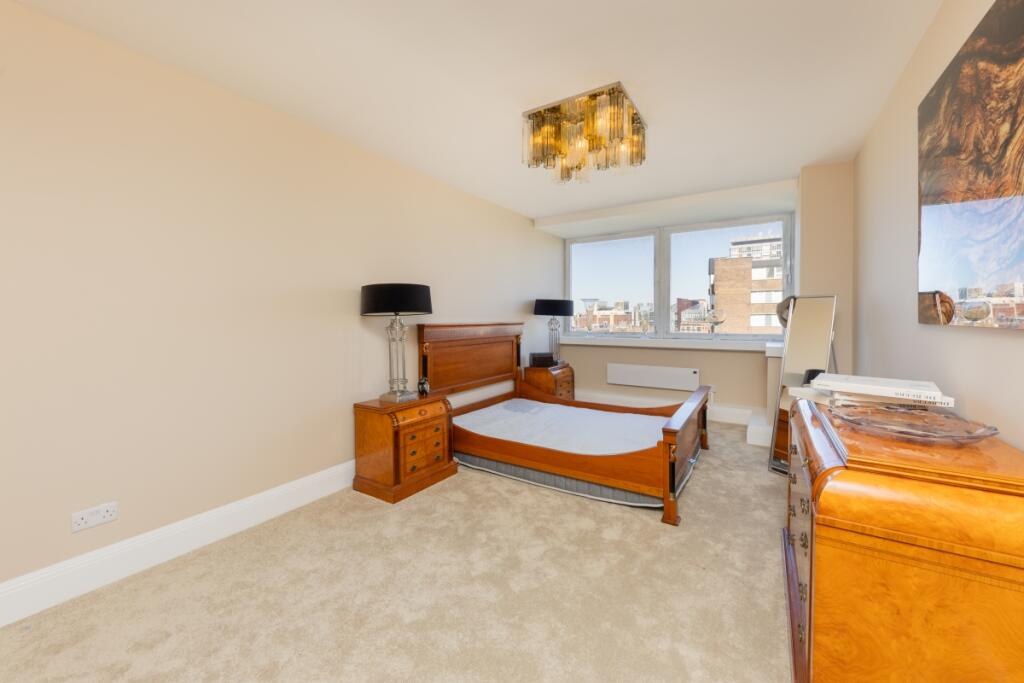 Porchester Place ...
