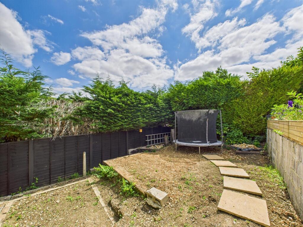 CAM02885G0-PR0409-STILL016.jpg