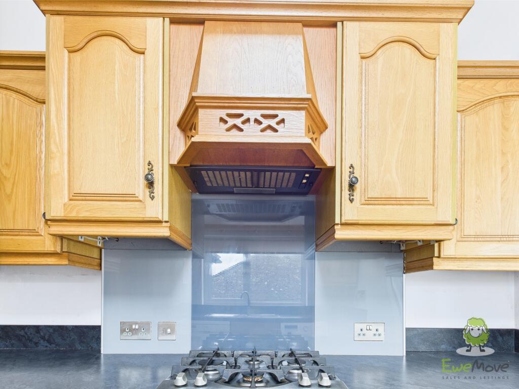 CAM01543G0-PR0128-STILL028