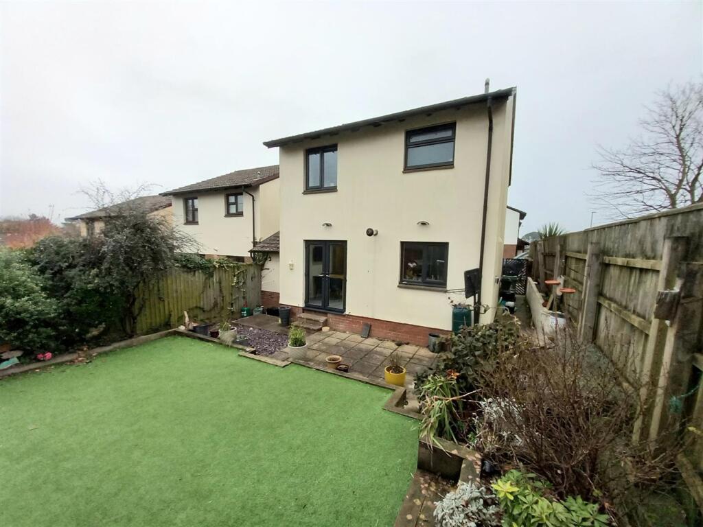 60 Oaklands Rear.jpg