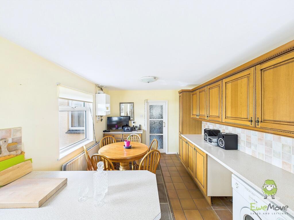 CAM01543G0-PR0123-STILL019