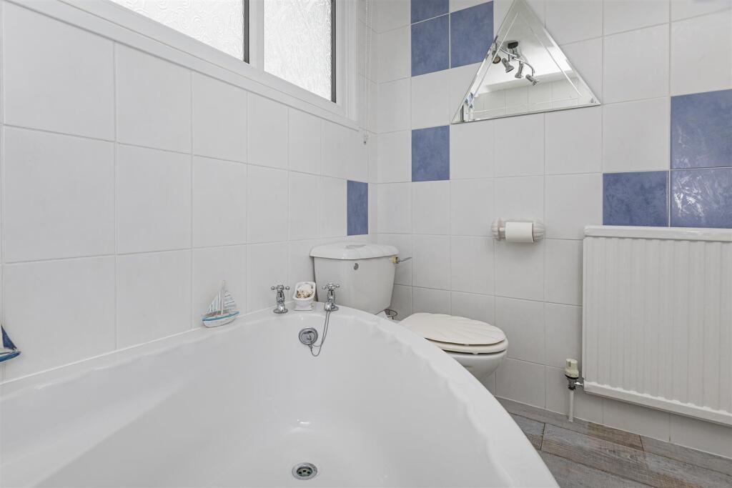 Bramleys Estate Agents - Elm Court - Kirkburton (3