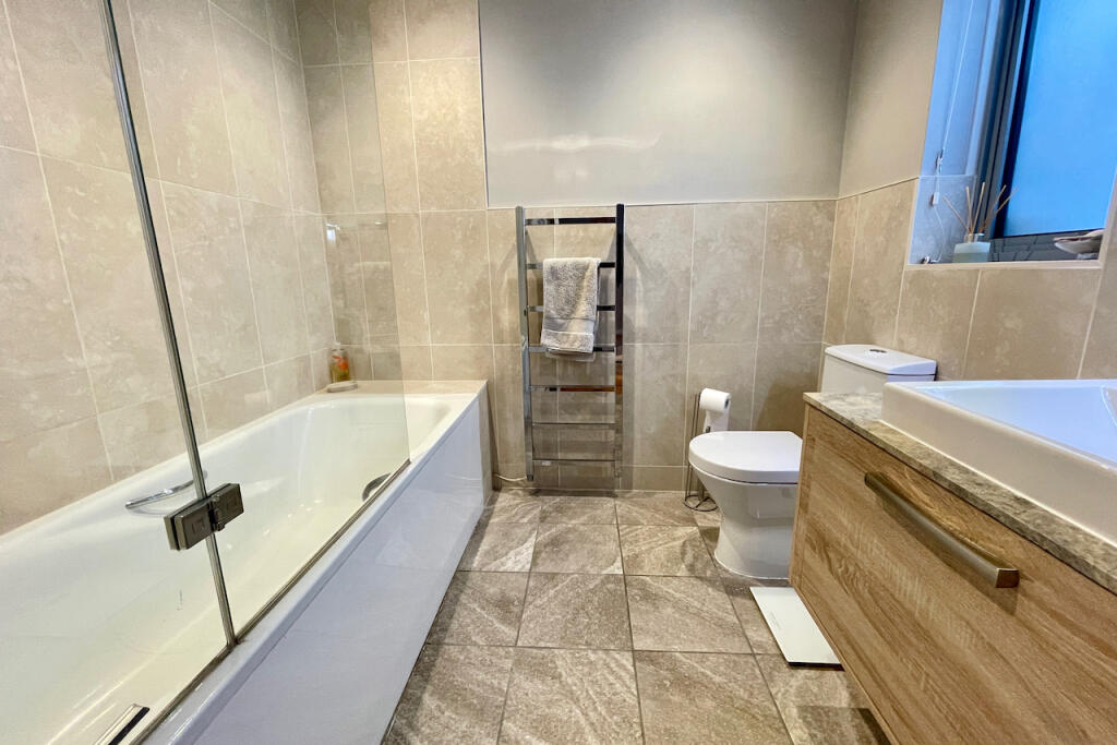 En-Suite Bathroom