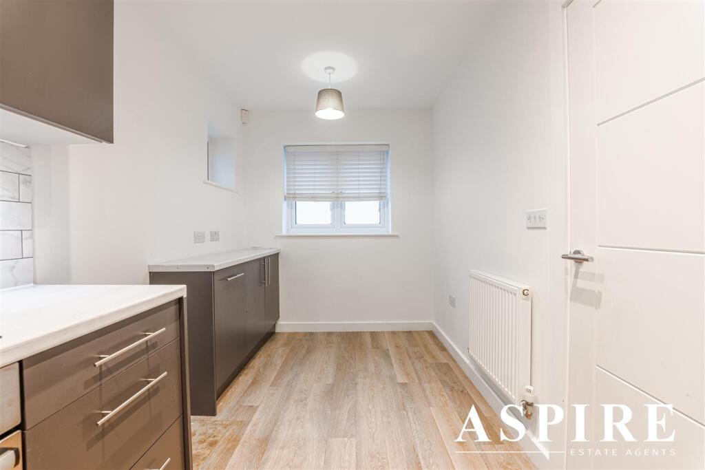 281 FAIRFAX DRIVE-13-12-24-10.jpg