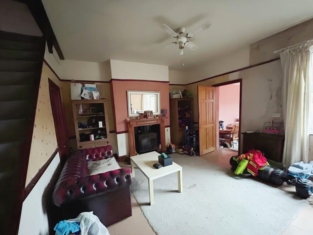 b2e451e0-WhatsApp...