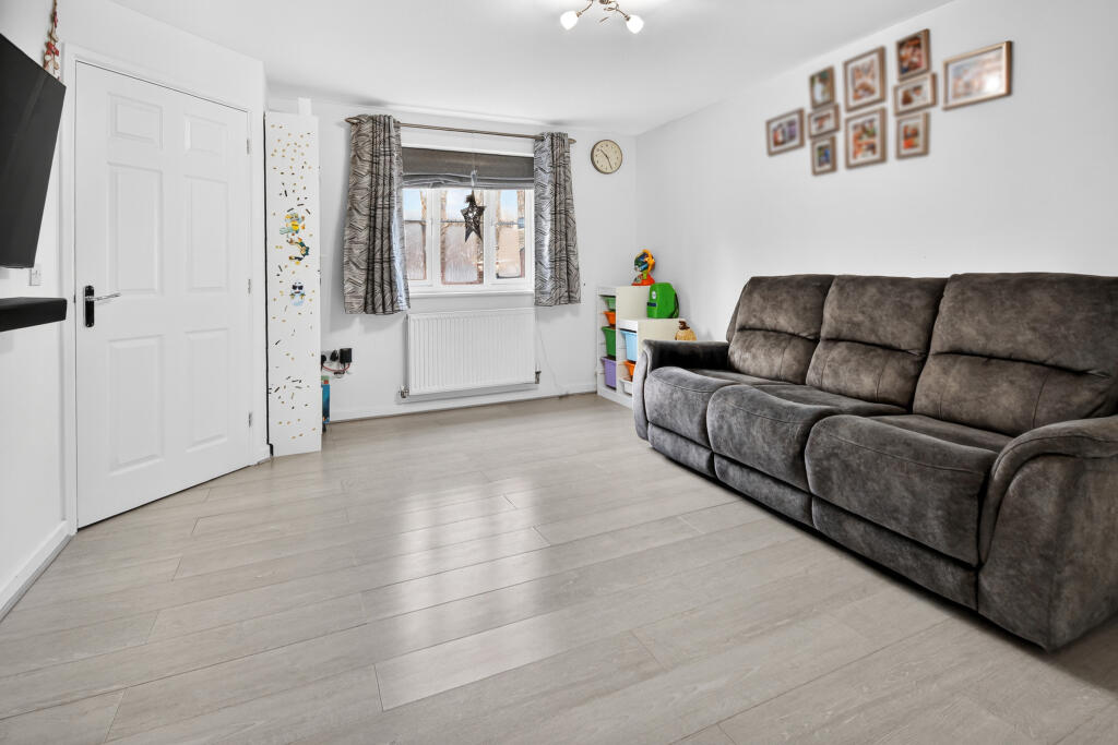 18critchercloselarge8