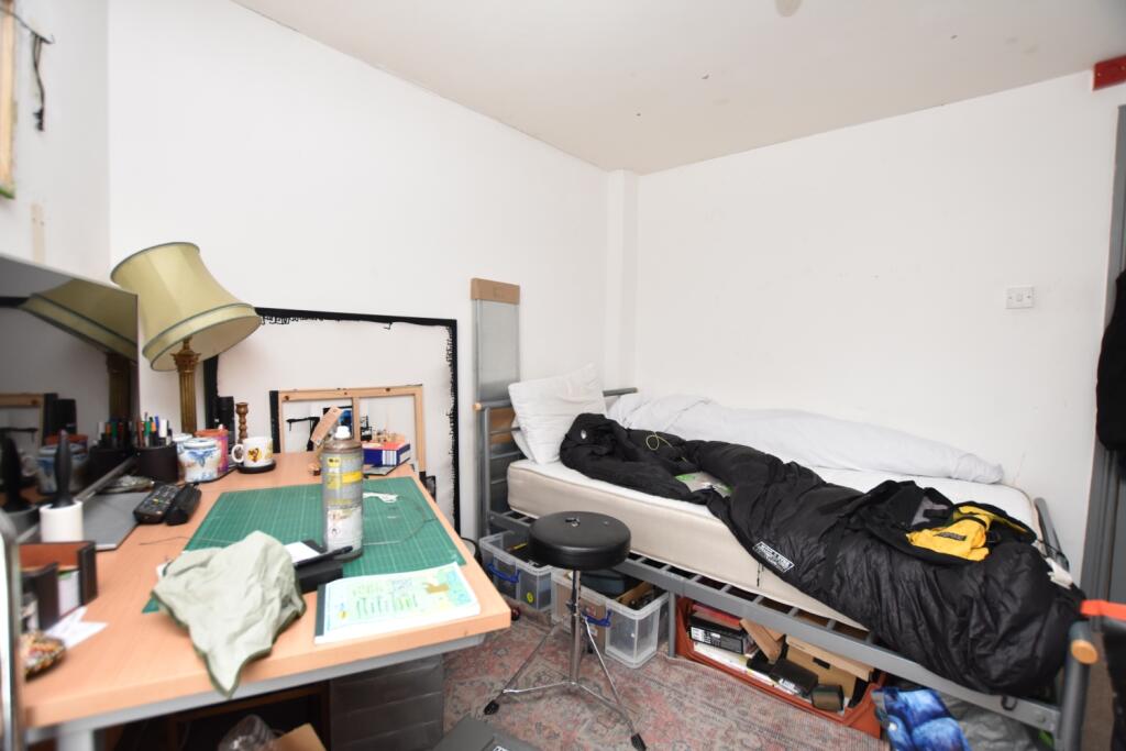 Bedroom 1 (2)