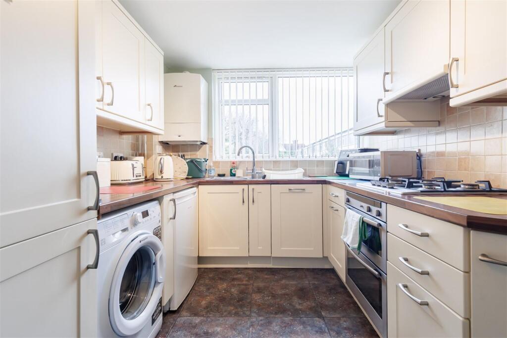 16 Highfield Gr (5).jpg