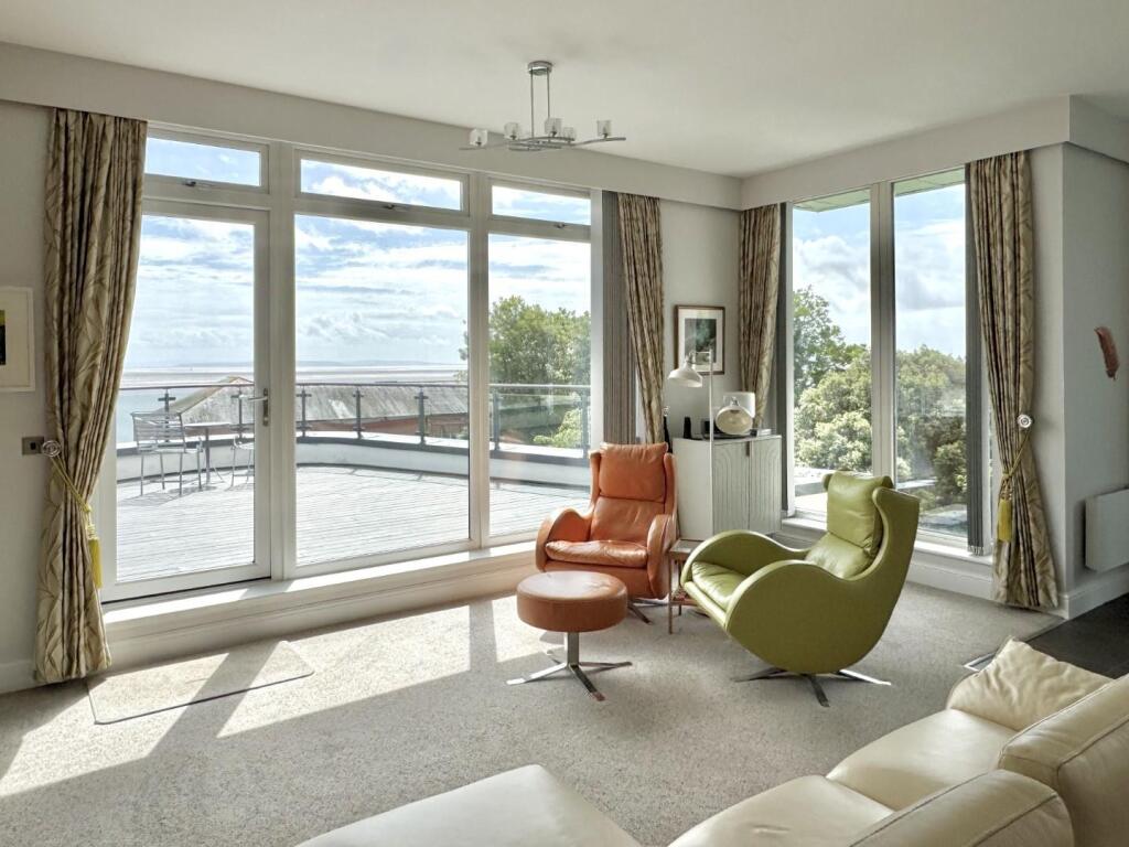 Open Plan Lounge/Dining/Kitchen