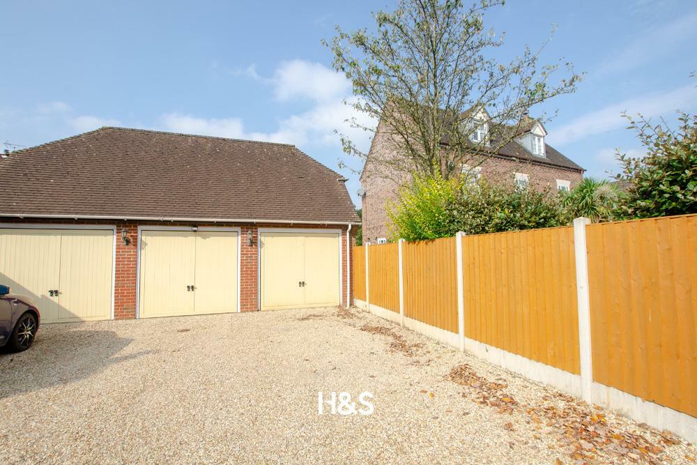 239 Hampton Lane - garage.jpg