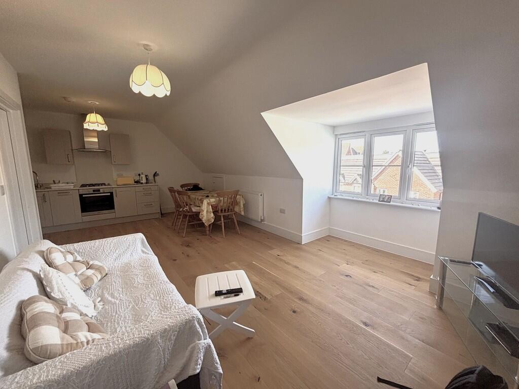 Living/dining are...