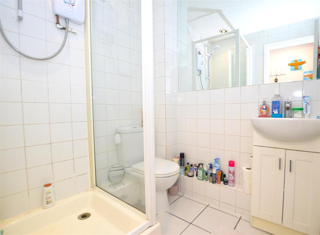 24 Beaumont Place bathroom.JPG
