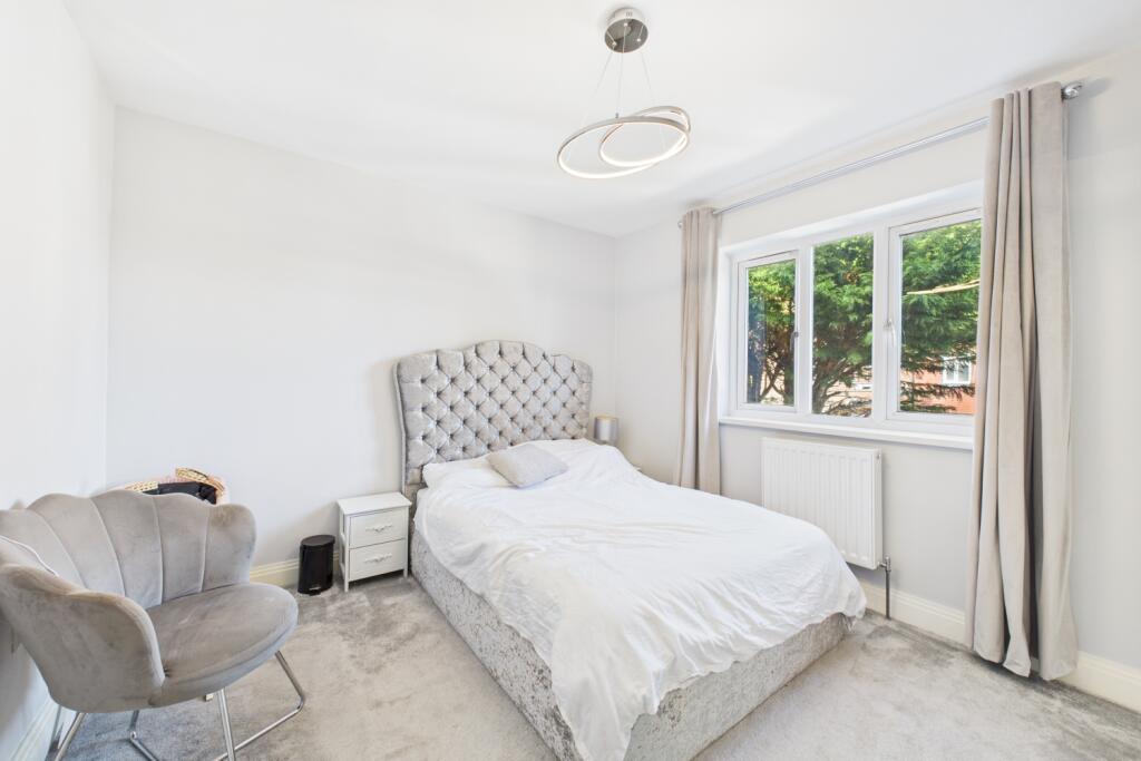 CAM03162G0-PR0357-STILL008