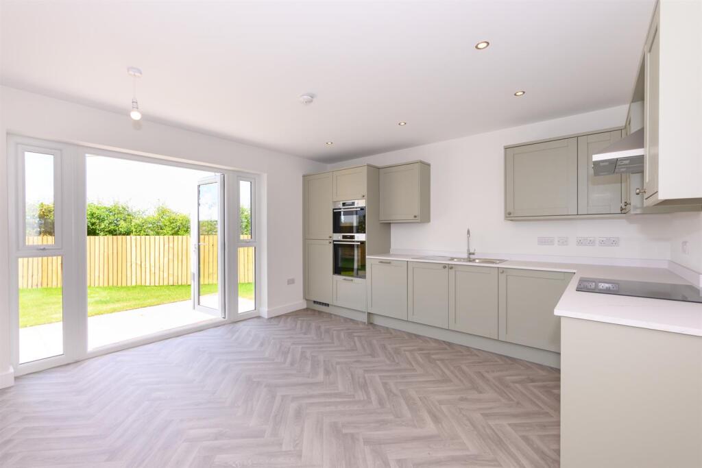 OPEN PLAN LIVING KITCHEN