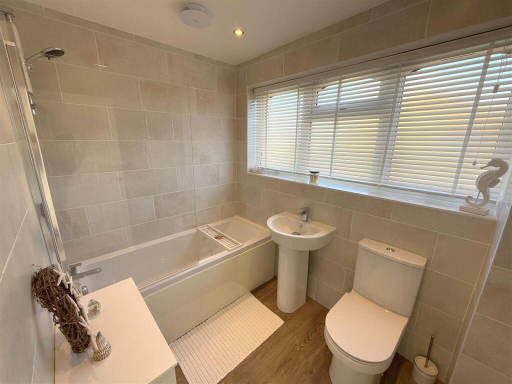 Family Bathroom.JPG
