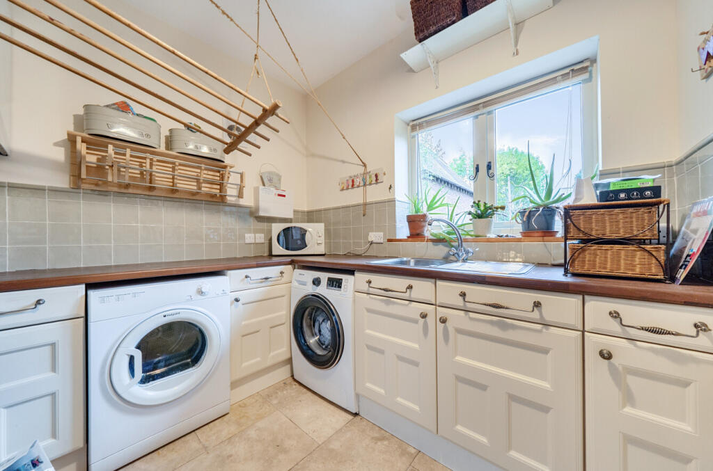 -68f22115c794b-l-1369249-2-68f12b490db2d