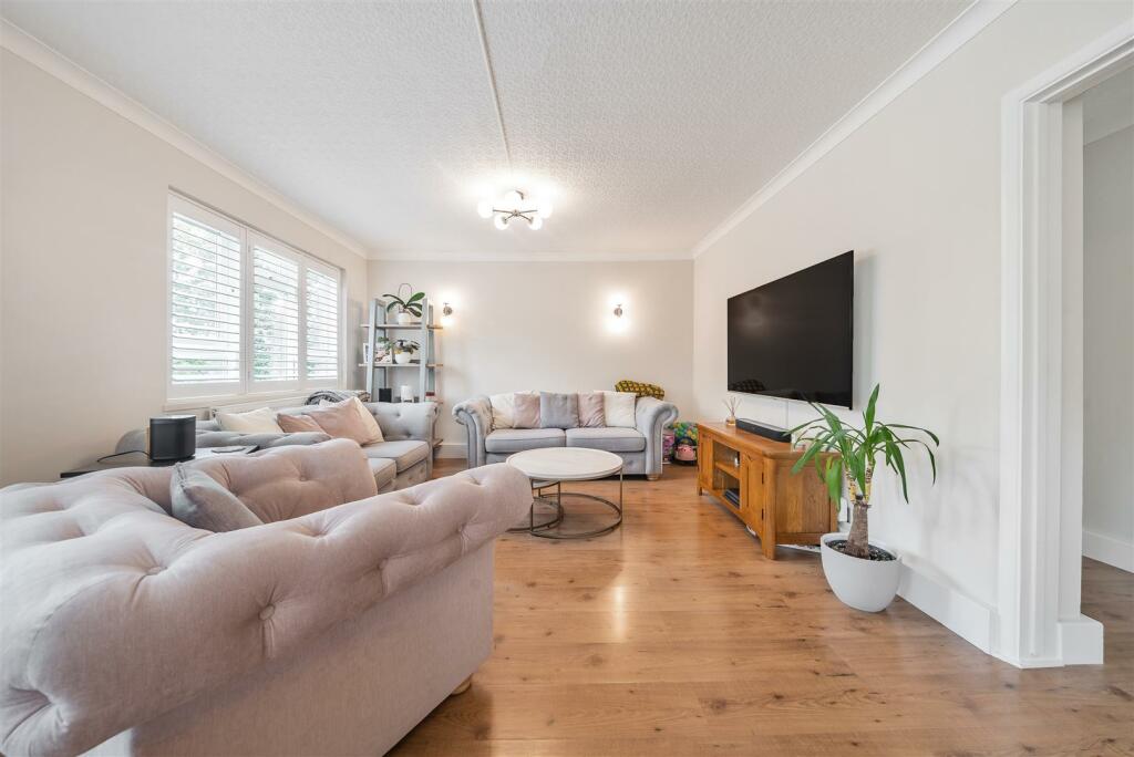 Lounge 5.jpg