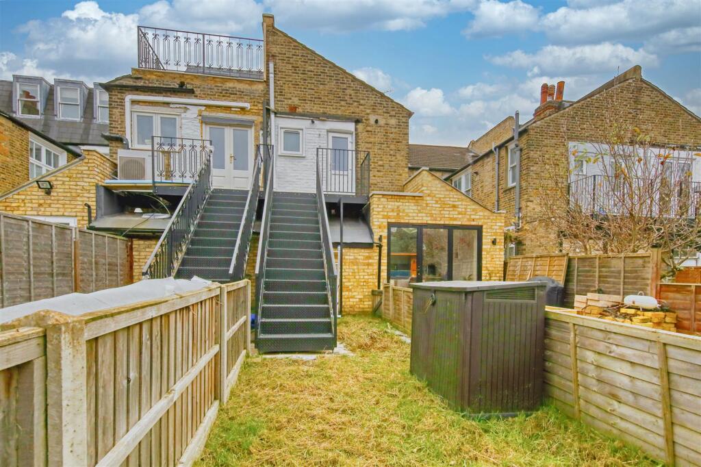 13a_isis_street_image2_19838_4 copy.jpg