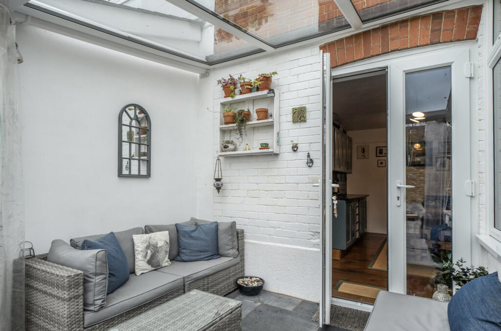 1384885-15-692711...