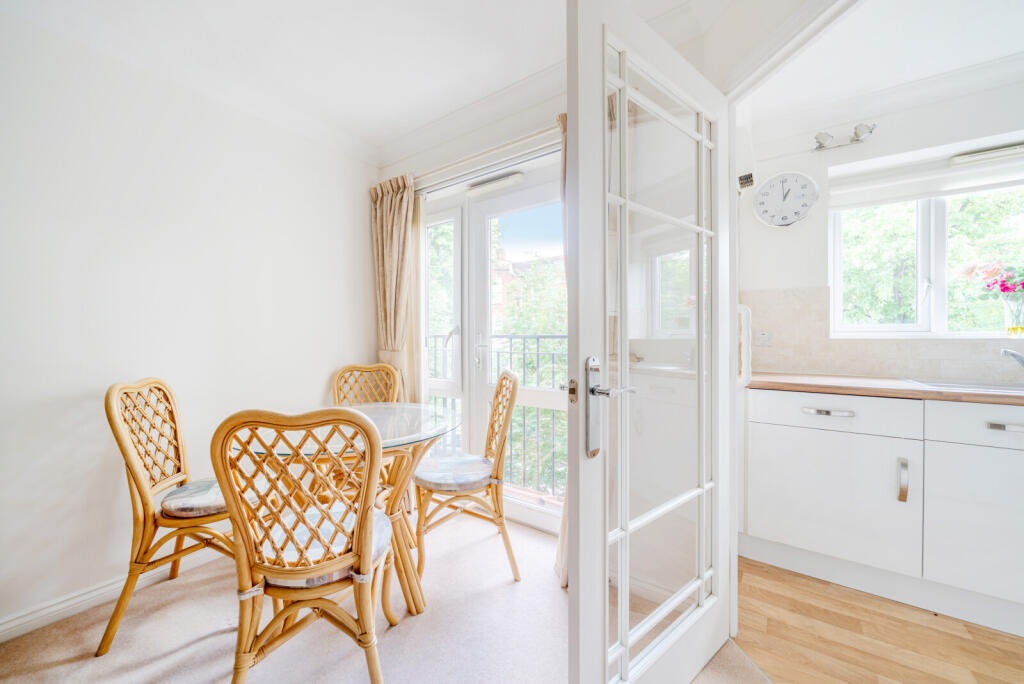 1295768-5-682e077...