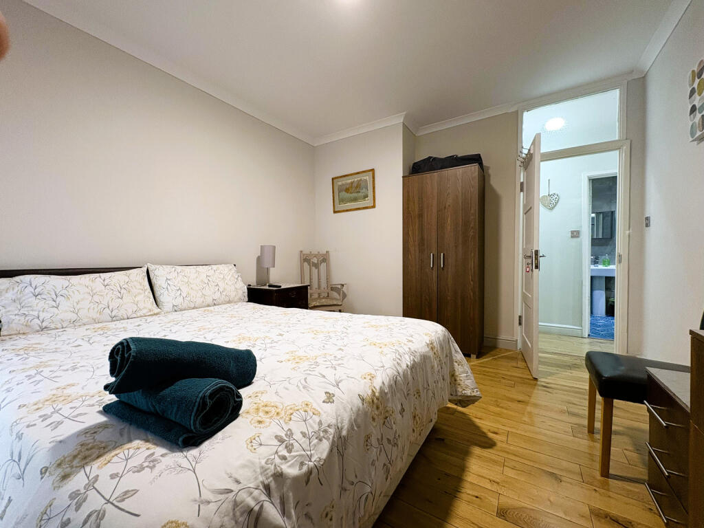 listing_889530_0016_6dd26ad4